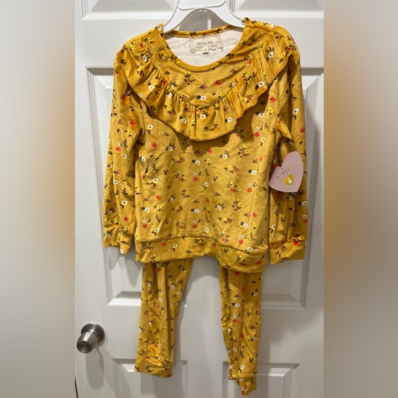 btween Other - Girls Velour Yellow Floral Pant Set with Ruffle Top Girls size 10 NWT